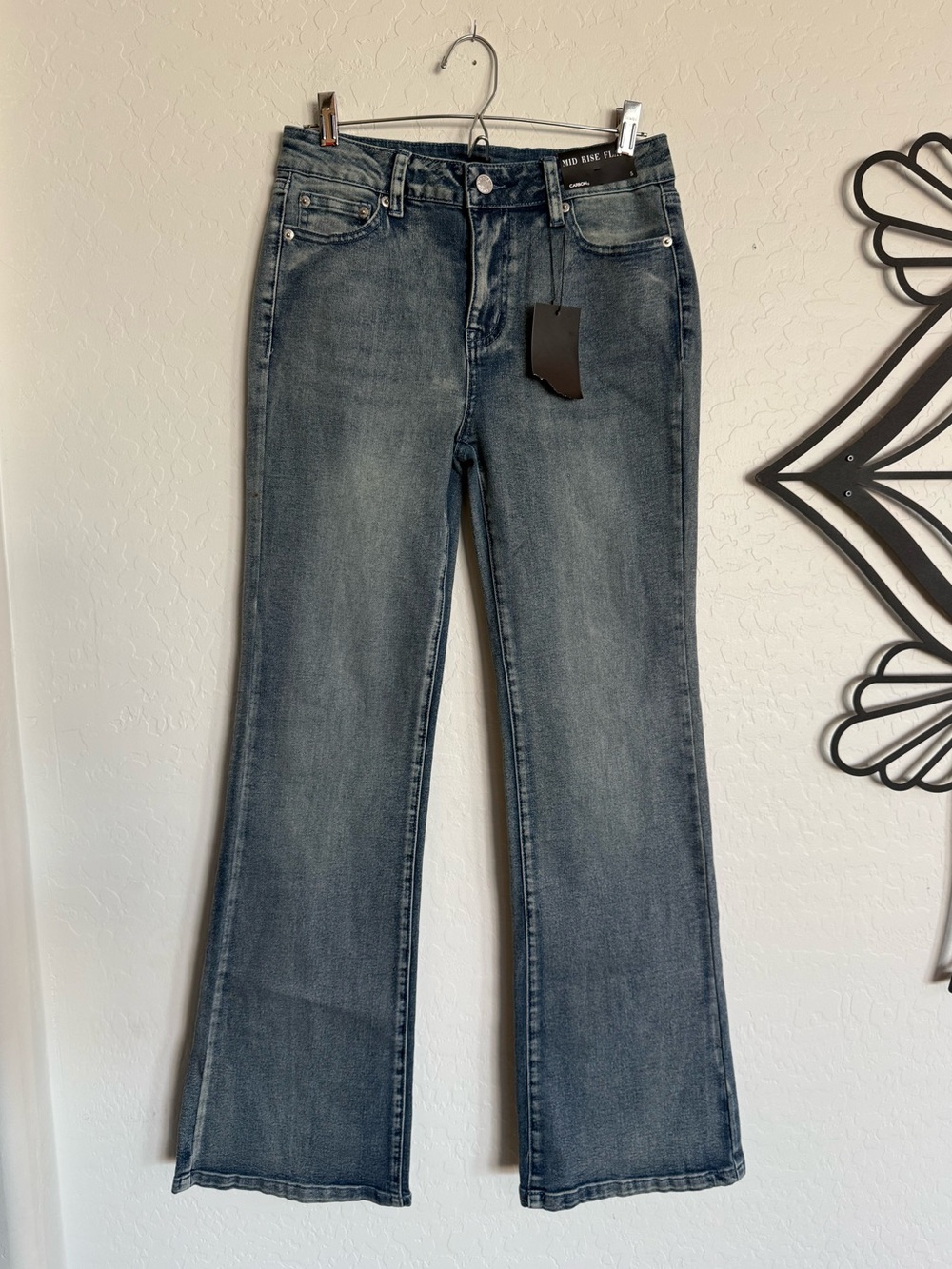 CARBON Mid Rise Flare Jeans Skull Rhinestone Embroidered Wings Size 5 NWT